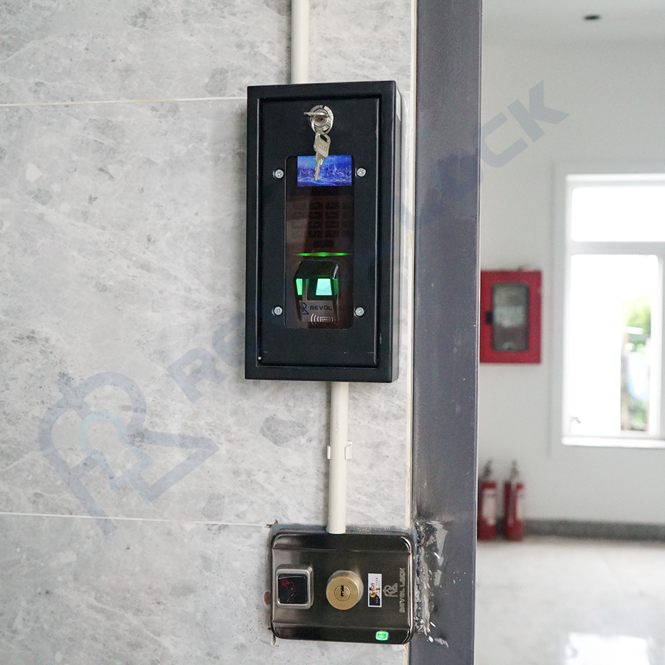 Khóa cổng vân tay Plus-RV2 - Hình ảnh 2